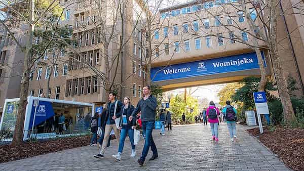 UNIVERSITY OF MELBOURNE FACULTY OF ARTS GRADUATE COURSEWORK CONFERENCE GRANTS