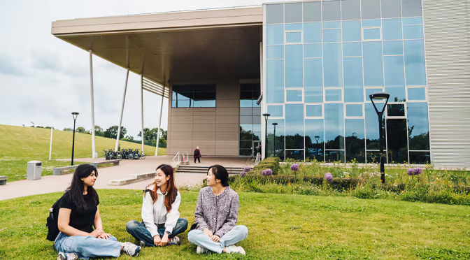 GREAT SCHOLARSHIPS AT UNIVERSITY OF WARWICK
